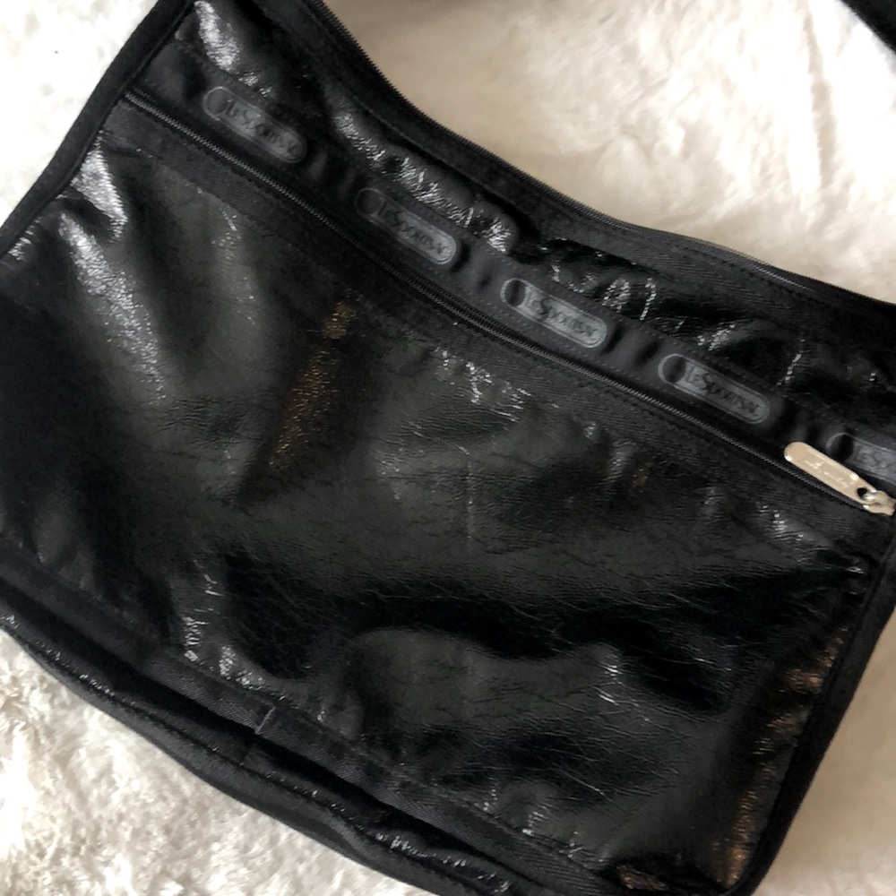 LeSportsac Deluxe crossbody - like new!